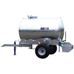 One-piece water bowser on wheels 3200 L