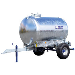 One-piece water bowser on wheels 4400 L